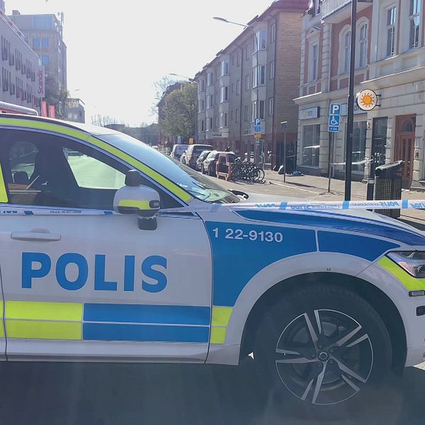 Polisbil vid Drottninggatan.