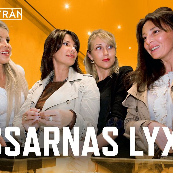 Fyra lyxigt klädda ryska kvinnor. Rubrik: Ryssarnas lyxliv