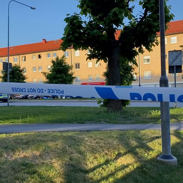 Brand i en lägenhet i Uppsala, polisen är på plats.
