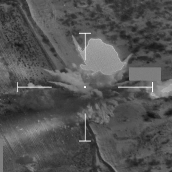Det brittiska försvarsdepartementet har släppt klipp som visar luftangrepp mot Huthimål i i Jemen.