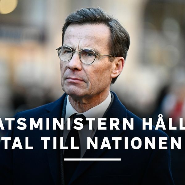 En man med kort hår och glasögon