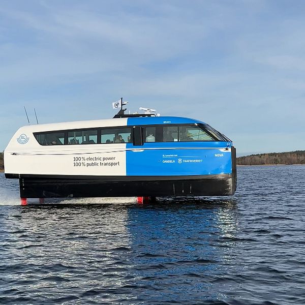 En eldriven bärplansbåt