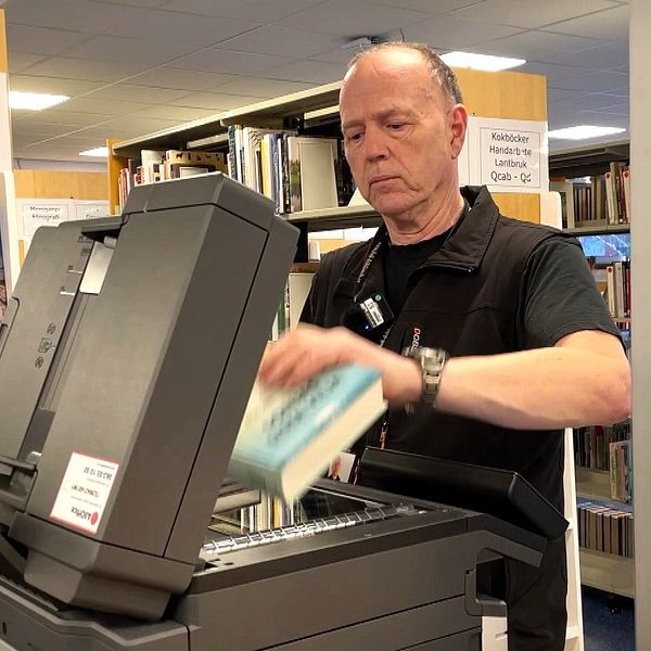 Vid biblioteket i Sveg är kopiatorn numera ett viktigt verktyg för utlån av böcker.