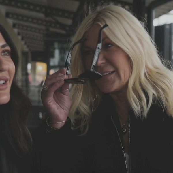 Sara och Maria Montazami på besök i Gävle under inspelning av ”Jagad”.