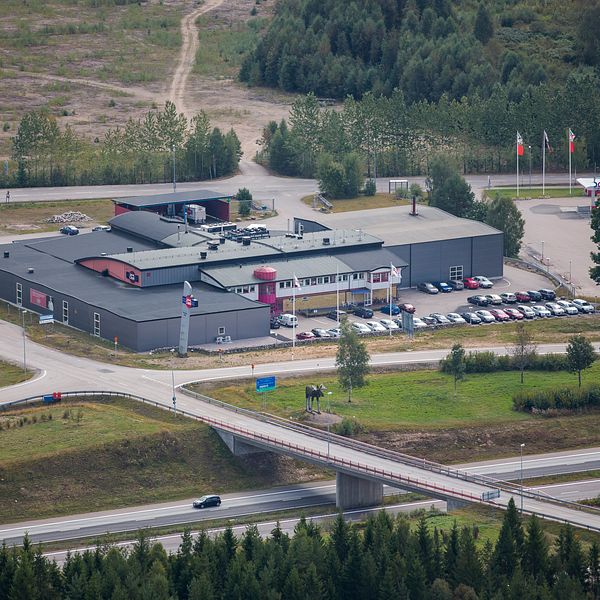 Lindvalls chark i Strömsnäsbruk på bild uppifrån och på avstånd