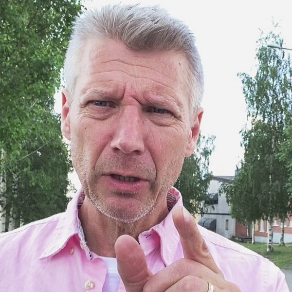 I klippet hör du SVT:s reporter Hans Sternlund beskriva de kraftiga vibrationerna efter skalvet i Malmbergsgruvan.