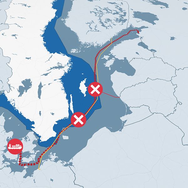 Karta över Östersjöregionen som visar en väg med markerade punkter. Tre röda kryss indikerar specifika platser på vägen, medan en blå sjö och en röd linje representerar ruttens sträckning. En symbol i den nedre delen visar en färja eller båt, vilket tyder på maritim transport. Karta ger en översikt över den geografiska omgivningen.