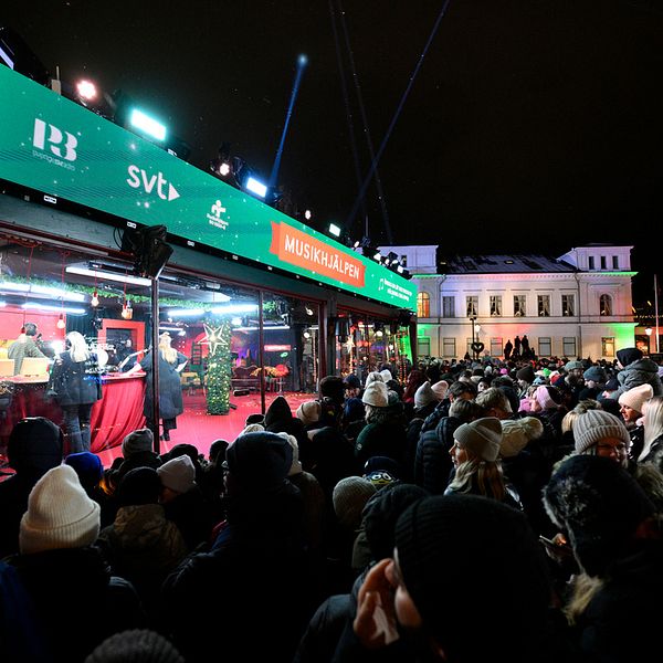 Musikhjälpens bur på Stortorget i Växjö