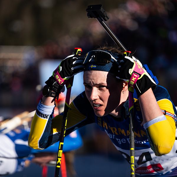 Hanna Öberg hade en tuff dag under tisdagens distanslopp i skidskytte-VM.