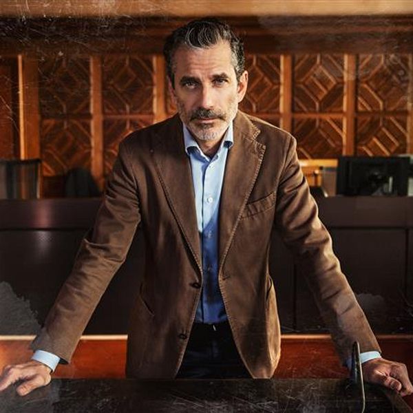 Jens Lapidus i rättegångssal.