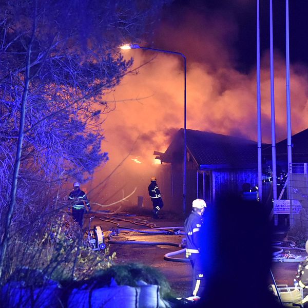 På grund av den kraftiga röken uppmanades boende i centrala Perstorp att hålla sig inomhus och stänga fönster, dörrar och ventilation.