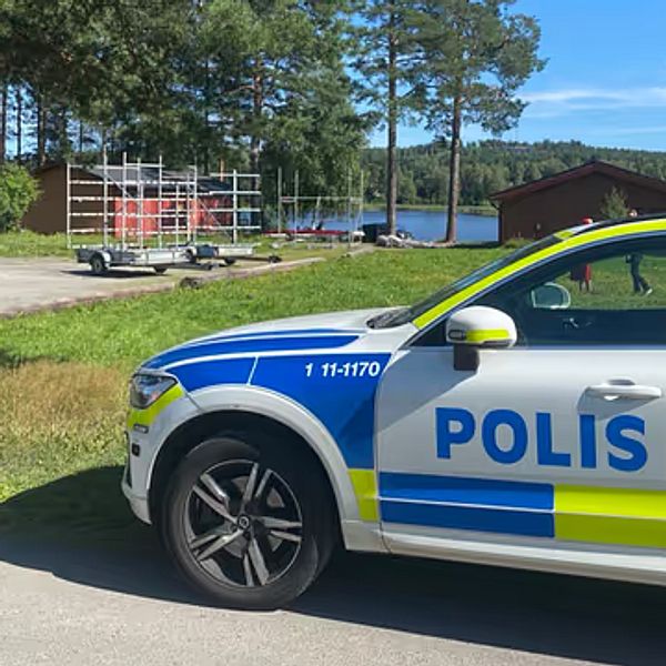 Polisbil nere vid kanotklubben i Luleå