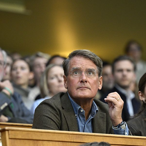 Christer Gardell sitter i publiken under finalen i Nordic Open.