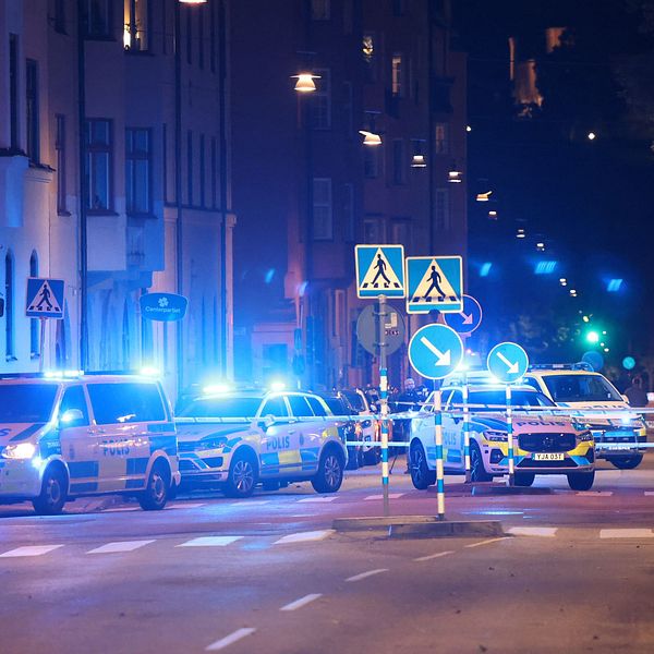 En man i 20-årsåldern sköts ihjäl på öppen gata i Vasastan i centrala Stockholm.