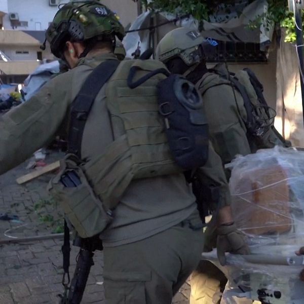 Israeliska styrkor har gått in i det största sjukhuset i Gaza. Enligt Israel, och USA, har terrorstämplade Hamas byggt en kommandocentral under sjukhuset. Något som avfärdas av Hamas själva.