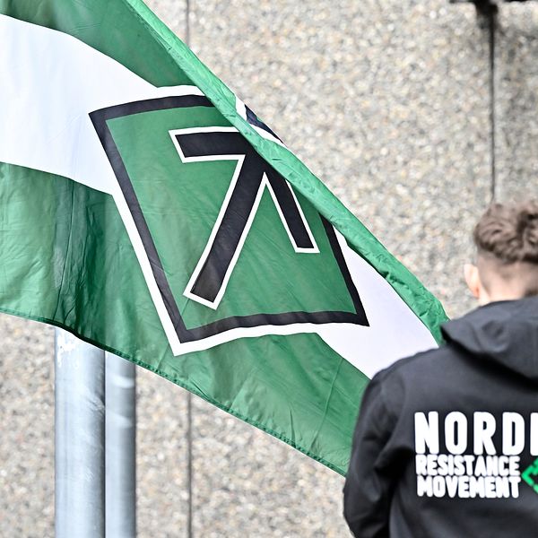 en flagga med en runa
