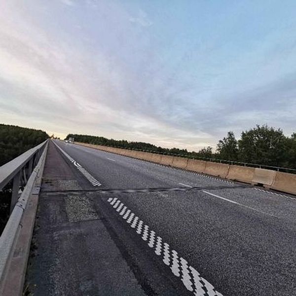 Norsholmsbron med avstängd körbana under pågående reparationer