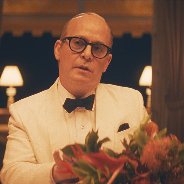 Tom Hollander i rollen som författaren Truman Capote