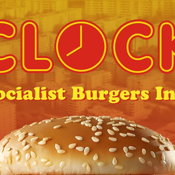 Reklamaffisch för ”CLOCK Socialist Burgers Inc.” med en stor hamburgare i förgrunden och företagets namn skrivet i röd och gul text mot en bakgrund av bostadskomplex. O:et i ”CLOCK” är designat som en klocka.