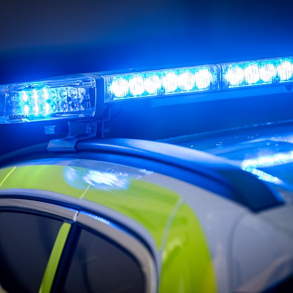 Blåljus på taket på en polisbil