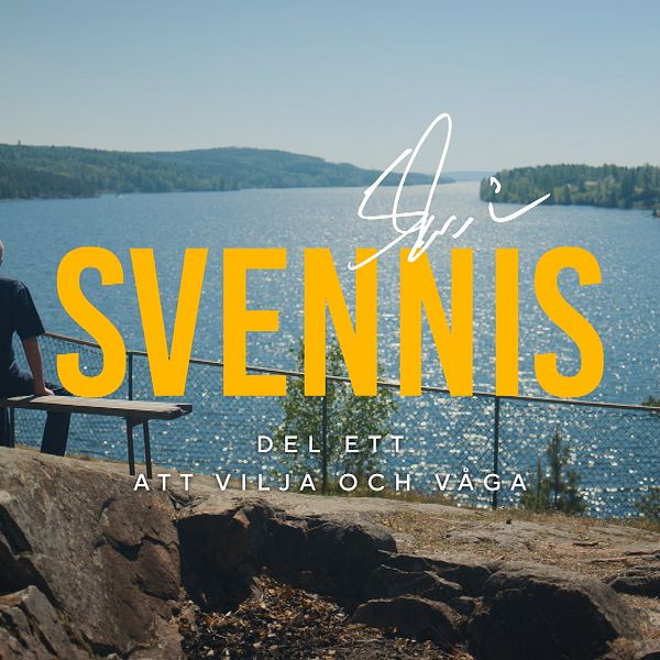 Sven-Göran ”Svennis” Eriksson sitter på bänk vid sjön Fryken