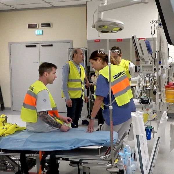 akutmottagningen sundsvalls sjukhus personal med varselvästar