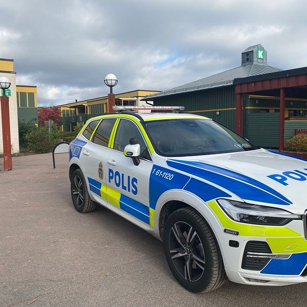 En polisbil i bostadsområdet Norrliden i Kalmar