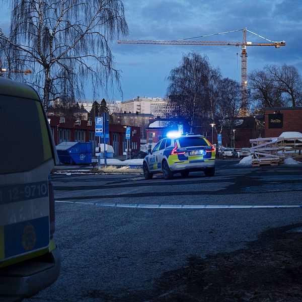 Skjutning Umeå Öst på stan, polisbil