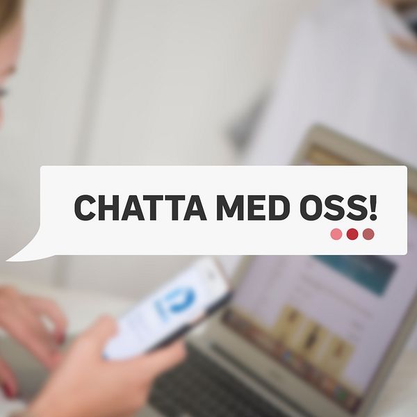 En tjej som shoppar på internet