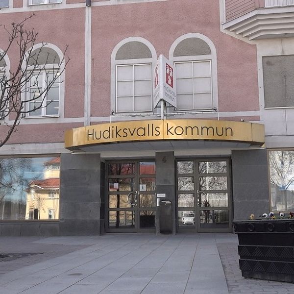 Exteriörbild på kommunhuset i Hudiksvall
