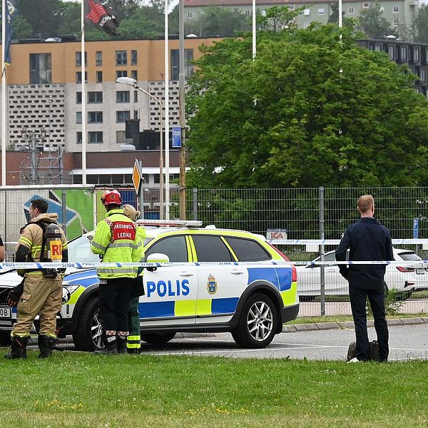 Polis och räddningstjänst på plats vid Kallebäck.