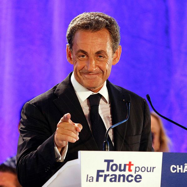 Nicolas Sarkozy talar.