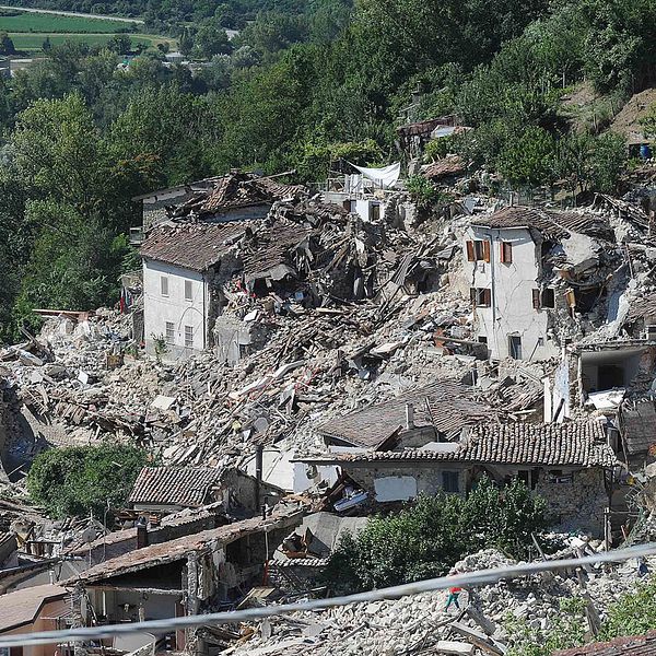 Rasmassor efter jordskalvet i Amatrice, Italien.