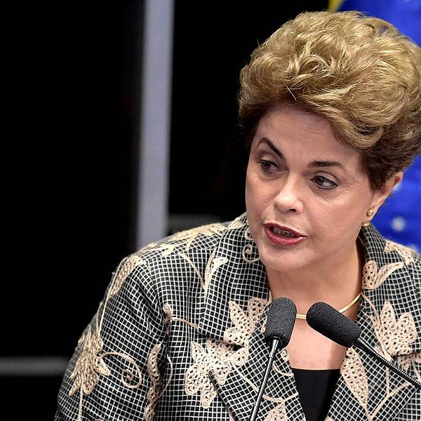 Dilma Rousseff  talar inför senaten i Brasilien.