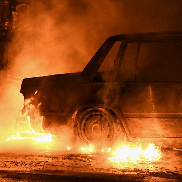 Omkring 15 bilar brann i Malmö i natt.