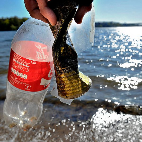 skräp i havet