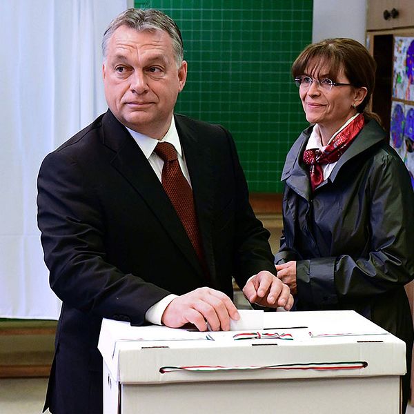 Ungerns premiärminister Viktor Orbán röstar.