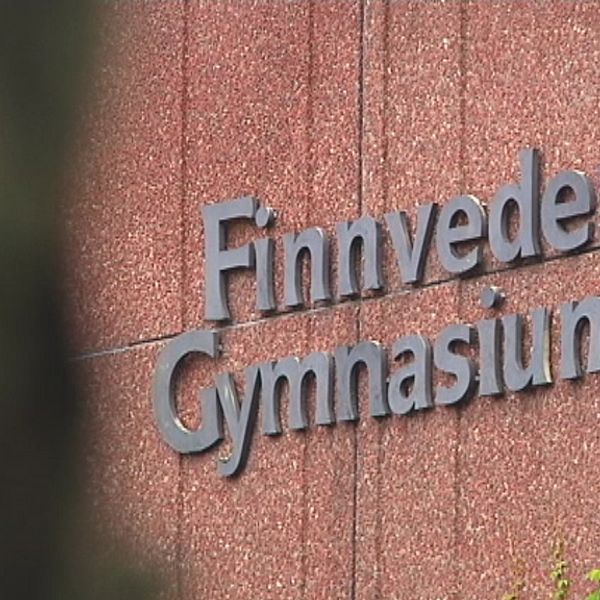 Loggan på Finnvedens gymnasiums fasad.