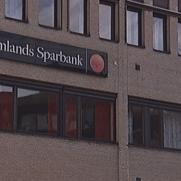 Krisande Sörmlands sparbank har bjudit kunder på jaktresor.
