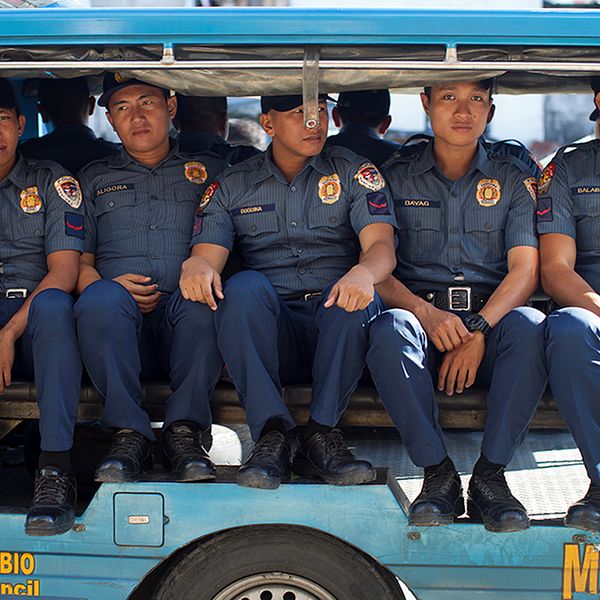 Filippinernas poliskår på 160 000 man är inkallad och arbetar dag som natt med presidentens order. Hittills har 23 447 polisoperationer genomförts. Än finns inga tecken på att kampanjen ska ta slut.