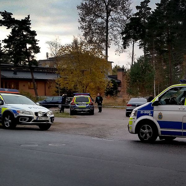 Vittnet tvekade att prata med polisen om sina iakttagelser vid skottlossningen i Stenhagen.