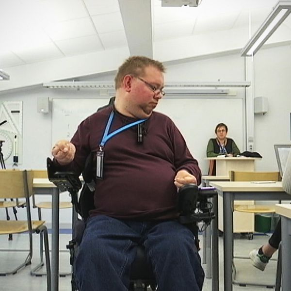 Johan Bredberg, cp-skadad och funktionshindrad gymnasielärare i Hultsfred