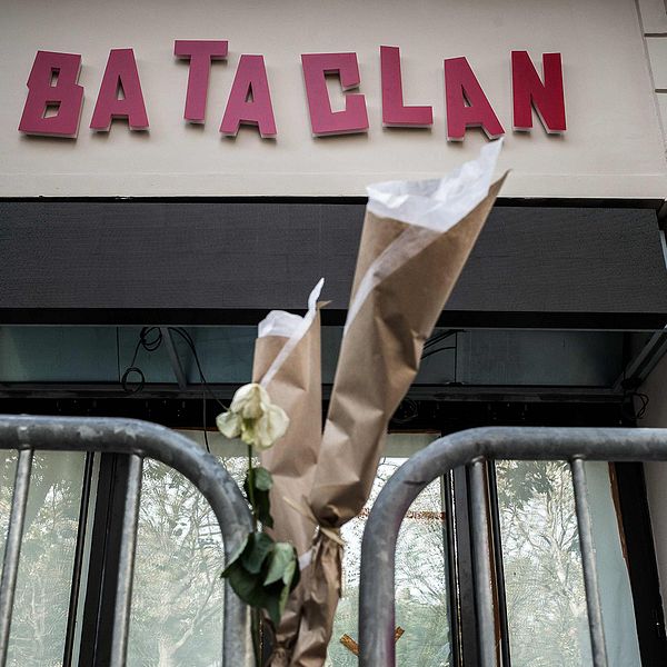 12 november, en dag efter årsdagen av terrorattackerna  i Paris som skördade 130 människors liv, öppnar konsertokalen Bataclan åter i den franska huvudstaden.