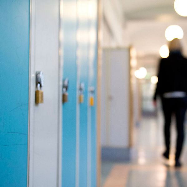 En gymnasielärare i Malmö har fått en skriftlig varning sedan han haft sex med en av sina elever. Eleven var myndig vid händelsen.