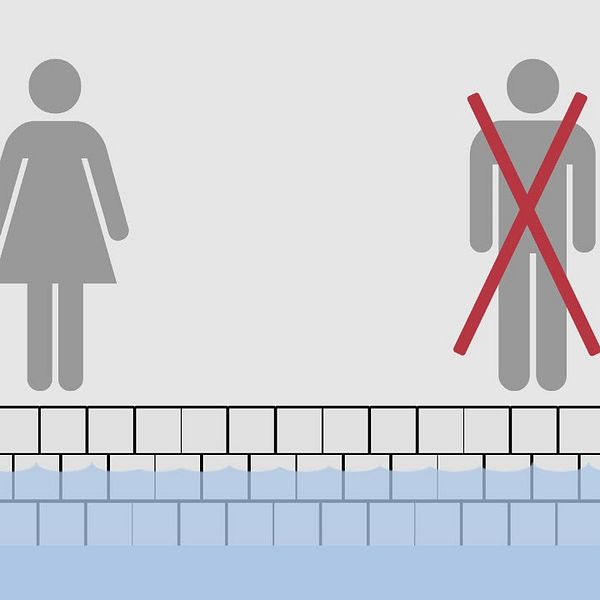 Separata könstider, badhus, överkryssad kille