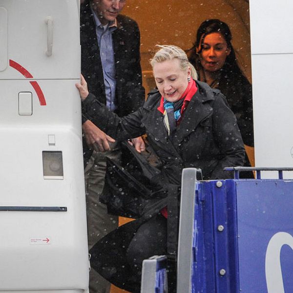 USA:s utrikesminister Hilary Clinton möttes på lördagskvällen av Carl Bildt och hans hustru Anna Maria Corazza Bildt på Arlanda när hon anlände för ett tvådagars besök i Sverige. Foto: Scanpix