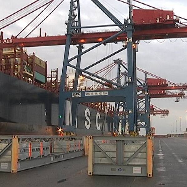 containerfartyg vid kaj i Göteborgs hamn