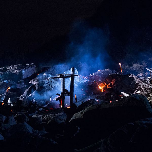 Lars Vilks omstridda konstverk Nimis vid Kullaberg i nordvästra Skåne har skadats svårt vid en brand på torsdagskvällen.