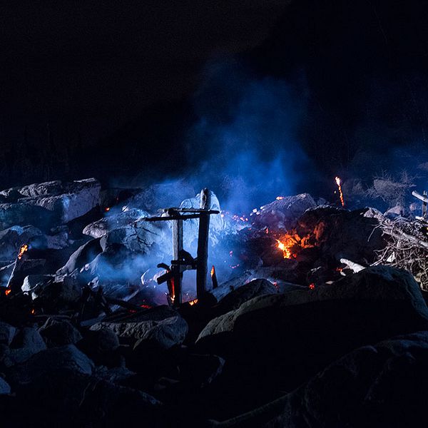 Lars Vilks konstverk Nimis vid Kullaberg i nordvästra Skåne skadades svårt vid branden.