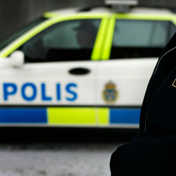 En bil körde in i ett skyltfösnter i Kristianstad